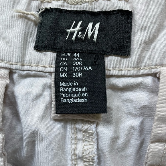 EUC H&M men’s shorts waist size 30R in light tan - Picture 3 of 6